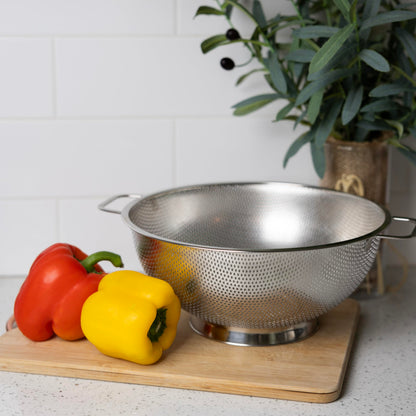 Fox Run Stainless Steel Colander, Large 5 Quart Pasta Strainer with Handles