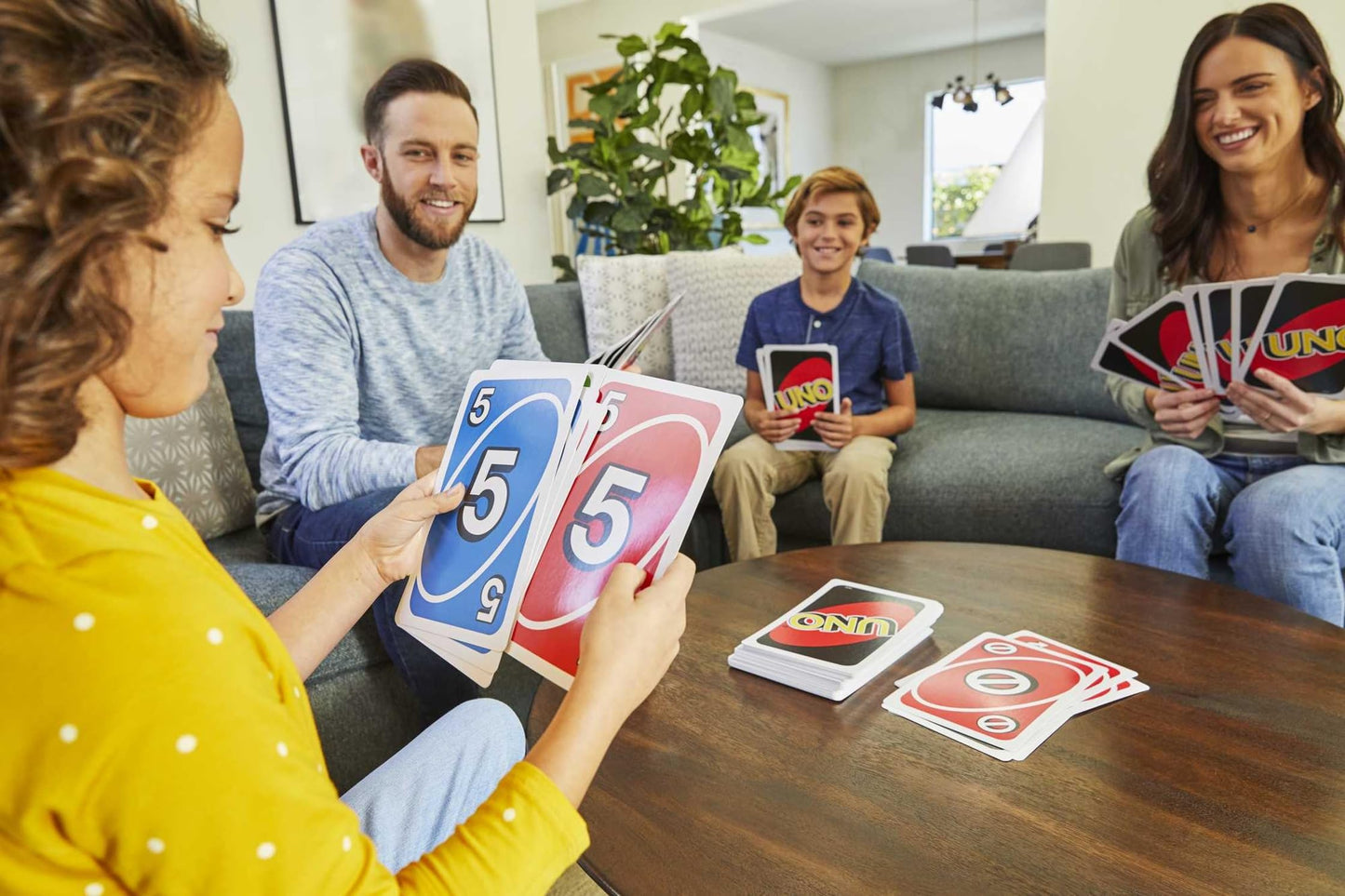Mattel Games Jeu de Cartes UNO Géant pour Enfants, Adultes et Familles, Accessible aux Daltoniens et Jeu de Cartes Grand Format Personnalisable