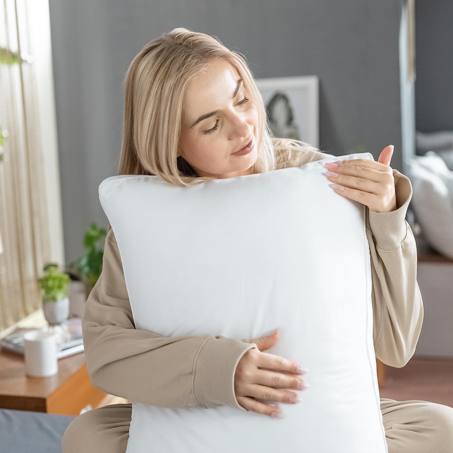 Utopia Bedding Bed Pillows for Sleeping Queen Size (White Hem), Set of 2, Cooling Hotel Quality, Gusseted Pillow for Back, Stomach or Side Sleepers