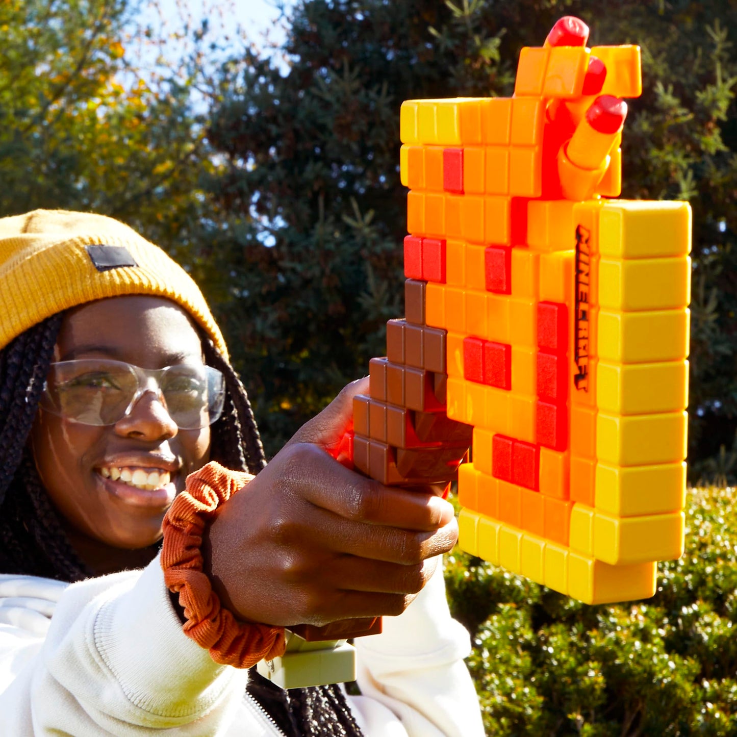 Nerf Minecraft Firebrand, Dart Blasting Axe, 6 Nerf Elite Foam Darts, Design Inspired by Minecraft Axe in The Game, Pull Down Priming, Minecraft Toys Nerf