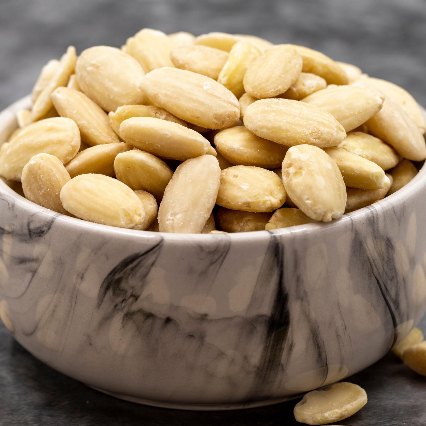 Yupik Whole Blanched Almonds, 1Kg, Skinless, Unsalted, Gluten-Free, Kosher, Raw, Good Source Of Protein, Fiber, Iron & Calcium, Low In Carb Yupik