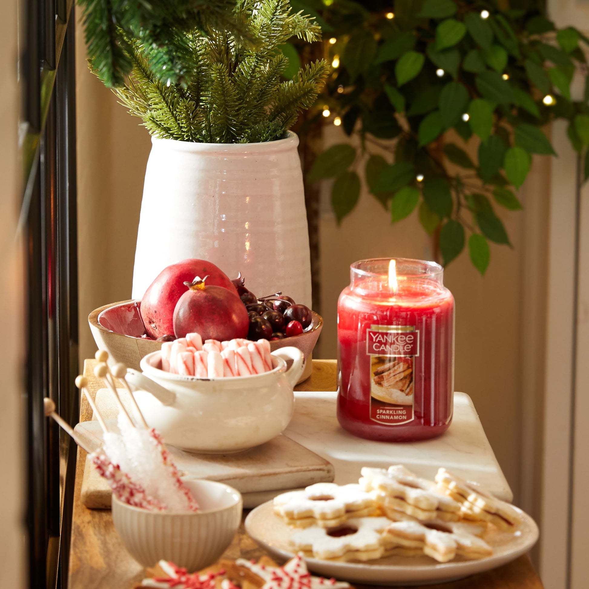 Yankee Candle Scented Candle, Sparkling Cinnamon, Original Large Jar Candle, 110-150 Hours of Burn Time, 22 oz. Yankee Candle