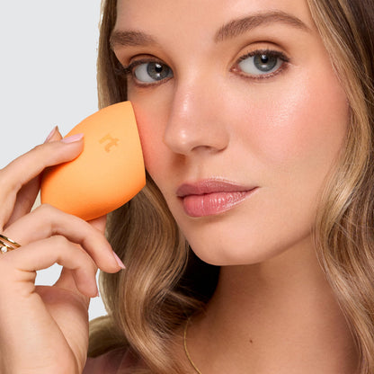 Real Techniques Miracle Complexion Sponge, Makeup Blender for Liquid and Cream Foundation, Full Coverage, Streak-Free Professional Makeup Tool, Cruelty Free, Vegan, Latex Free, 4 Count REAL TECHNIQUES