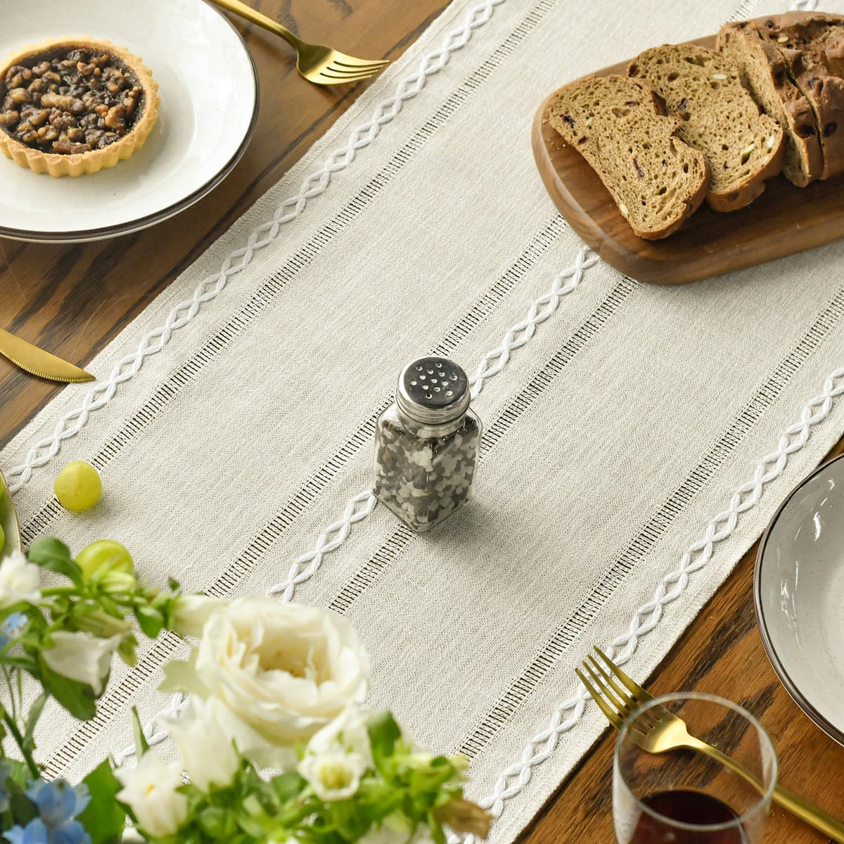 Artoid Mode Boho Cream Tassel Table Runner, Farmhouse Style Kitchen Table Decoration Holiday Wedding Party Dinning Birthday Decor 33x183 cm 🍁 All In One Marketplace Canada