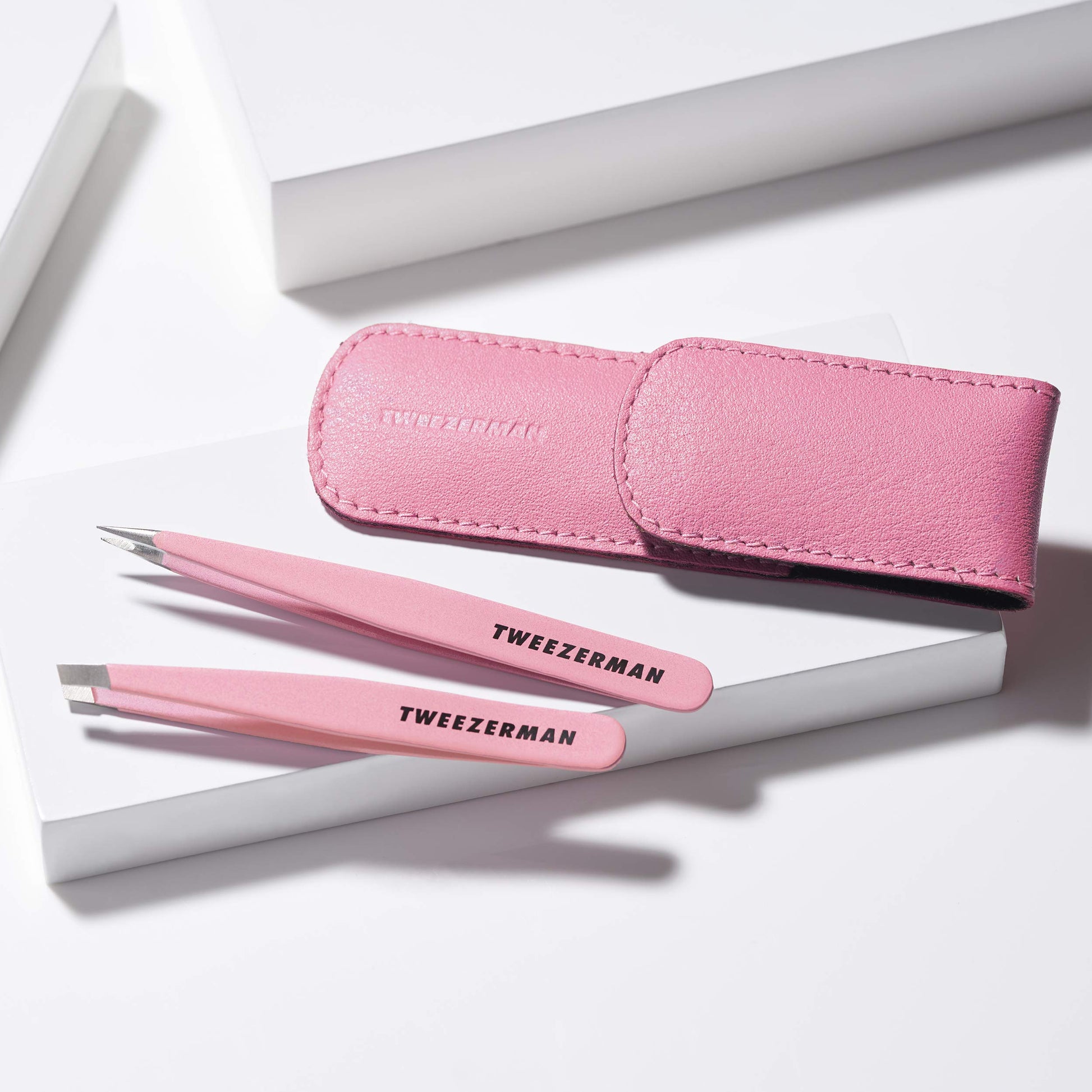 Tweezerman Exclusive Tea Rose Petite Tweeze Set - Tweezers for Eyebrows, Travel Tweezers for Eyebrows, Facial Hair, Ingrown Hair Tweezerman