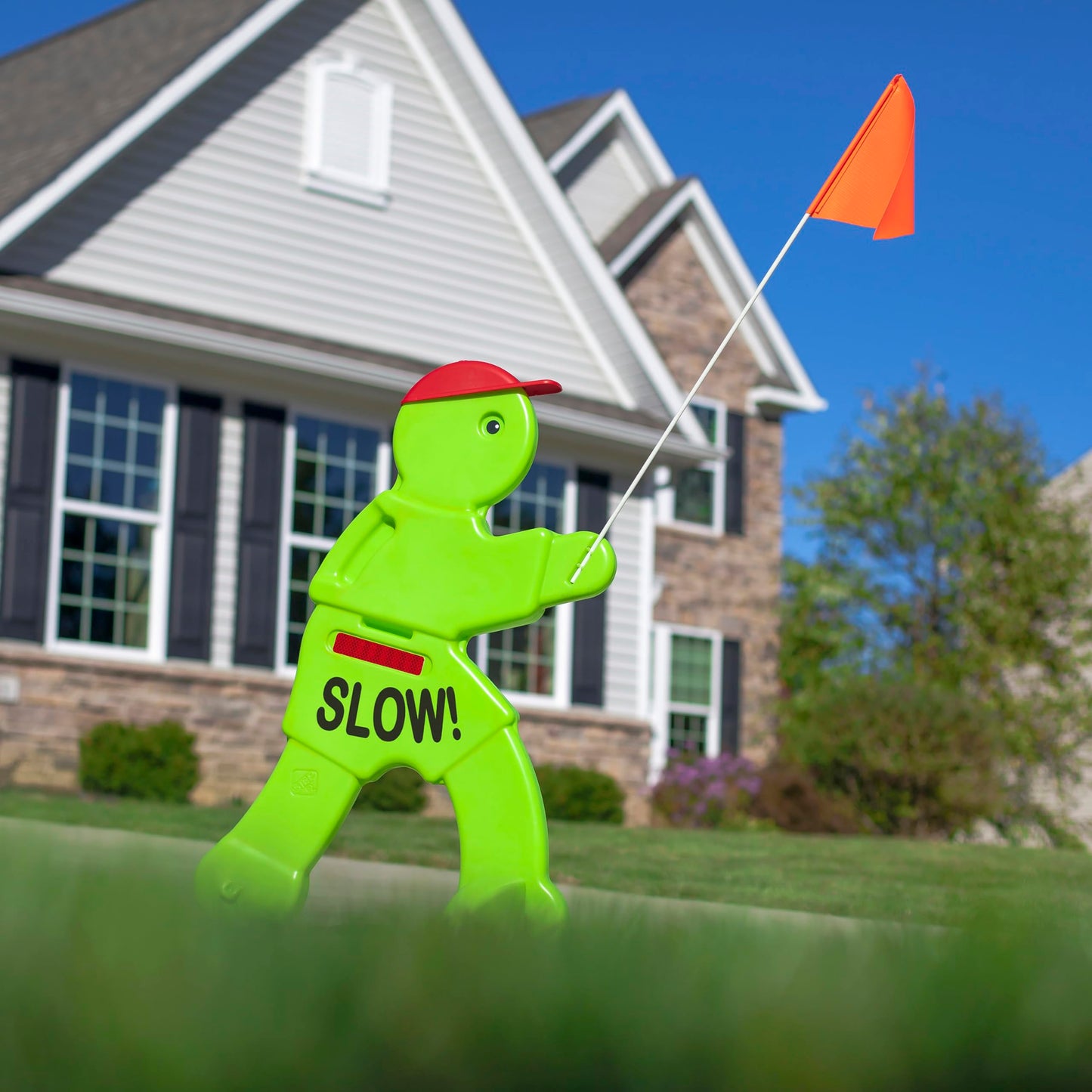 Step2 Kid Alert Street Safety Sign, Kids at Play Signage for Neighborhood Safety, 32-Inch Tall Reflective Caution Sign with Warning Flag 🍁 All In One Marketplace Canada