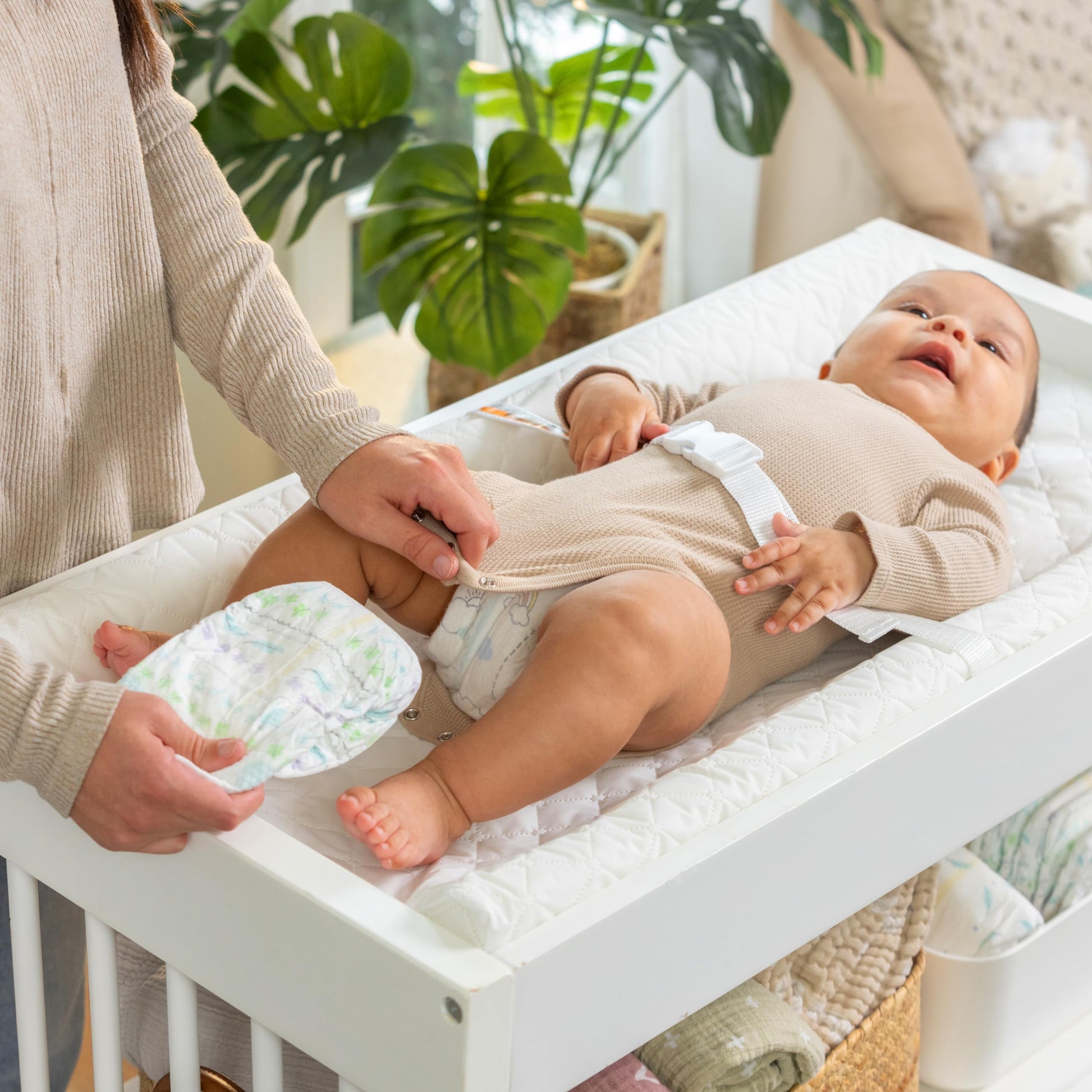 Summer by Ingenuity Contoured Changing Pad Includes Waterproof Changing Liner and Safety Fastening Strap with Quick-Release Buckle Ingenuity