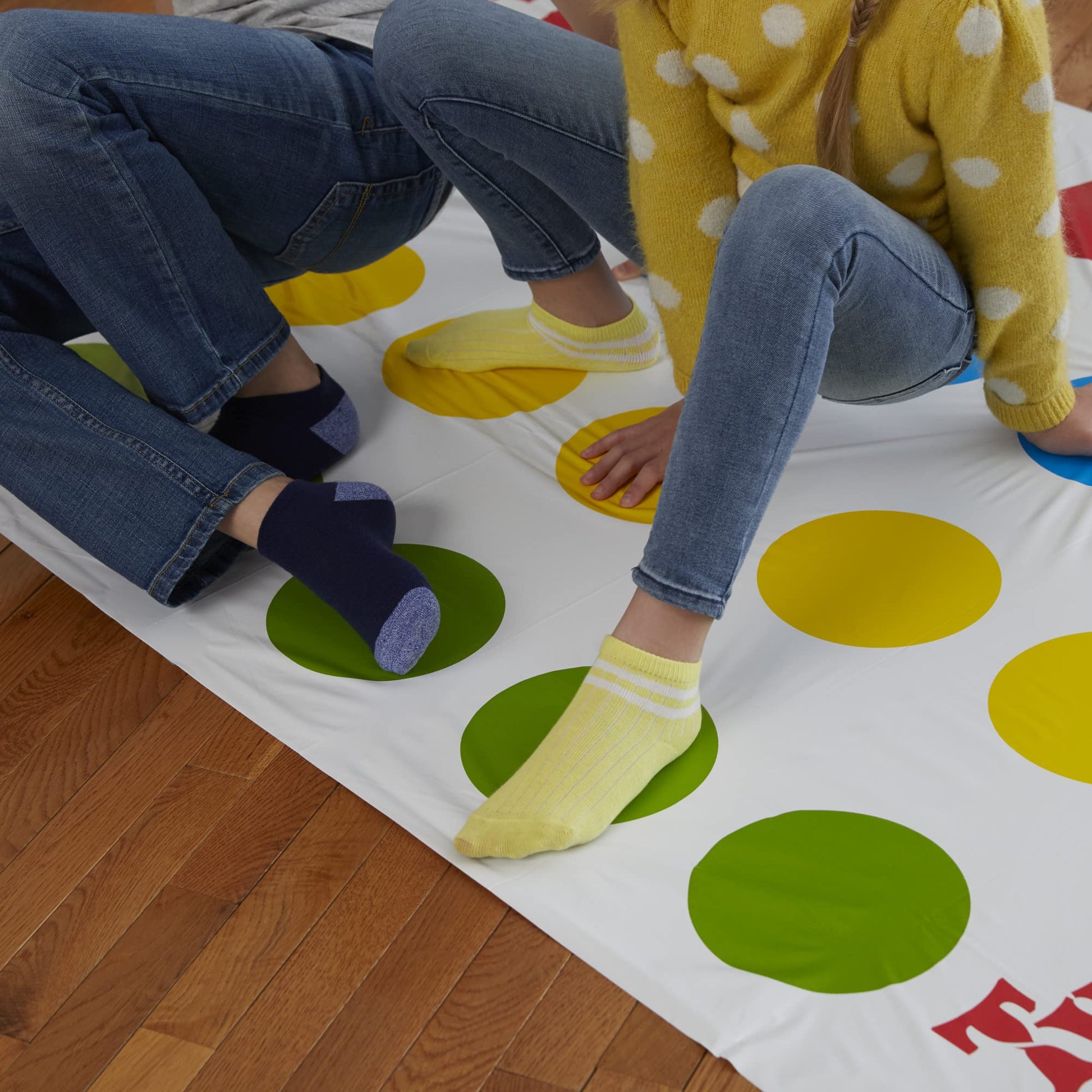 Hasbro Twister Game, Party Game, Classic Board Game for 2 or More Players, Indoor and Outdoor Game for Kids 6 and Up, English and French Bilingual Version