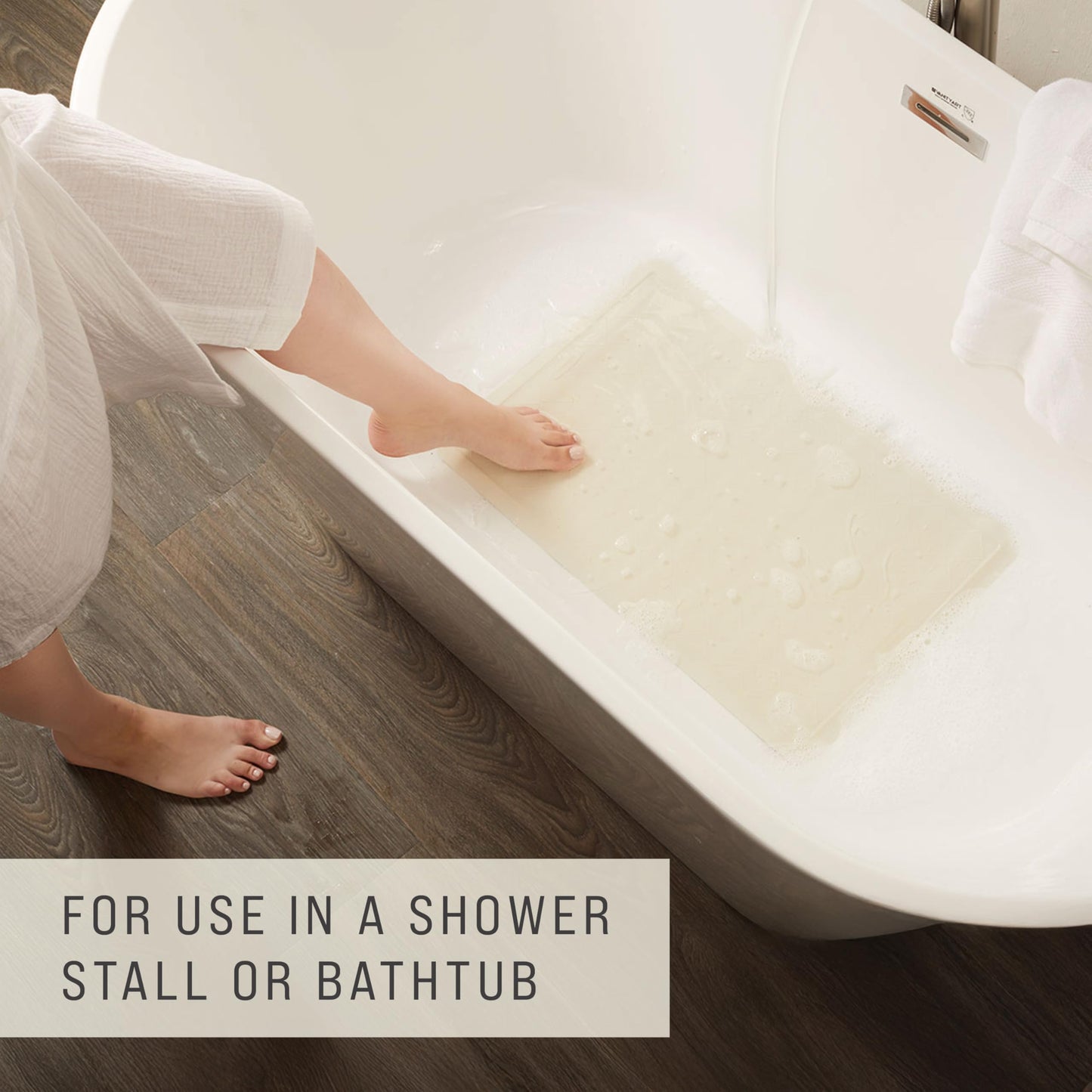 Rubbermaid Commercial Products Bath Tub and Shower Mat | Large - 28 x 16 in. | White | Machine Washable | Safti-Grip Non-Slip Bathroom Mat with Suction Cups for Home/Hotel/Shower/Bathtub Rubbermaid Commercial