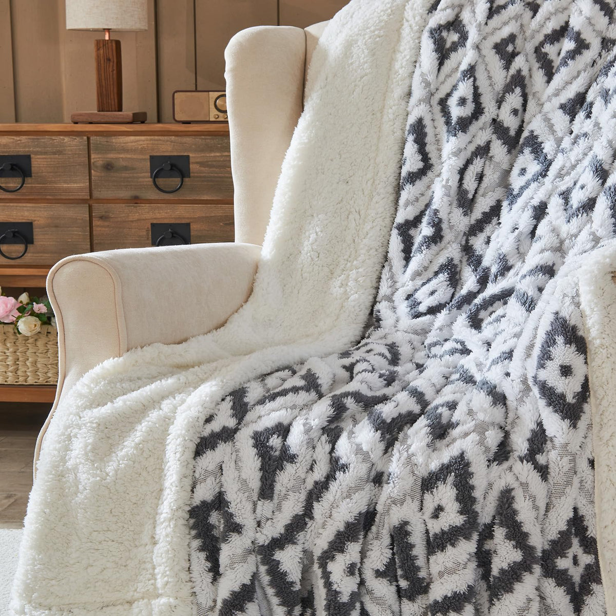 Lotus Karen Sherpa Throw Blankets for Couch Thick and Warm Blanket for Winter Soft Fuzzy Cozy Fluffy Blanket for Sofa Diamond Jacquard Grey 50"x60" 🍁 All In One Marketplace Canada