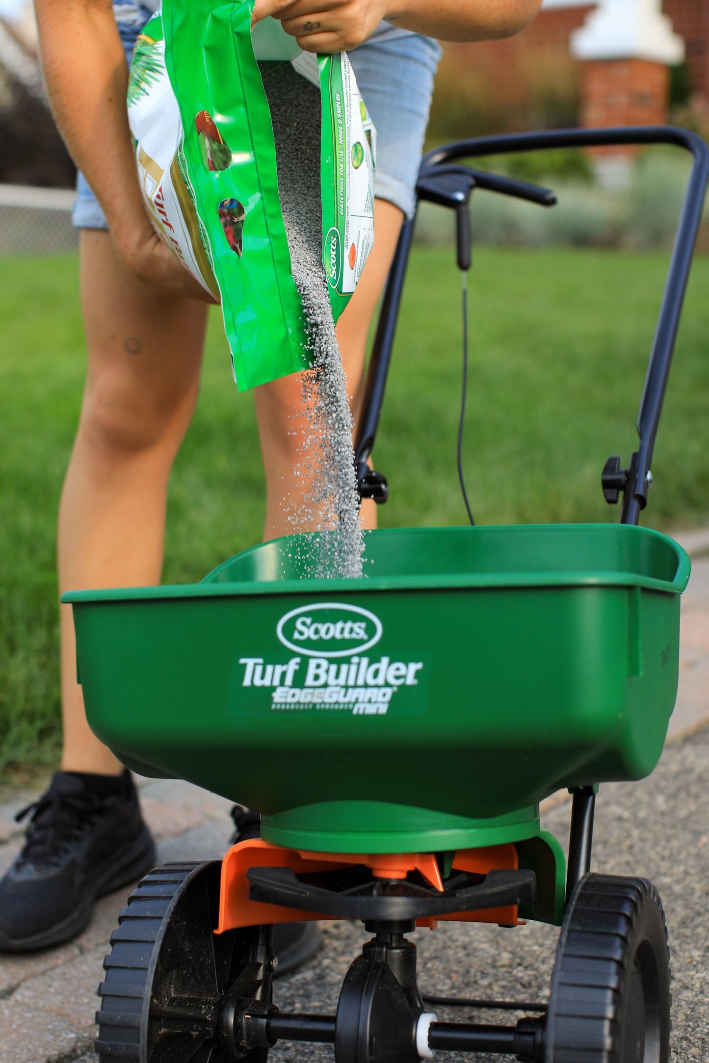 Scotts Turf Builder Pro Lawn Food 32-0-4 5.2kg (400m² Coverage), Lawn Fertilizer Scotts
