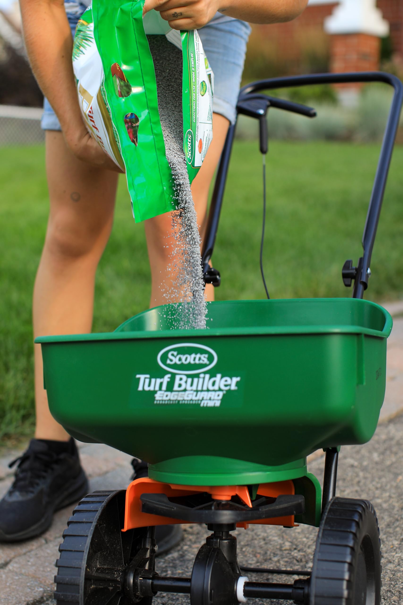 Scotts Turf Builder Pro Lawn Food 32-0-4 5.2kg (400m² Coverage), Lawn Fertilizer Scotts