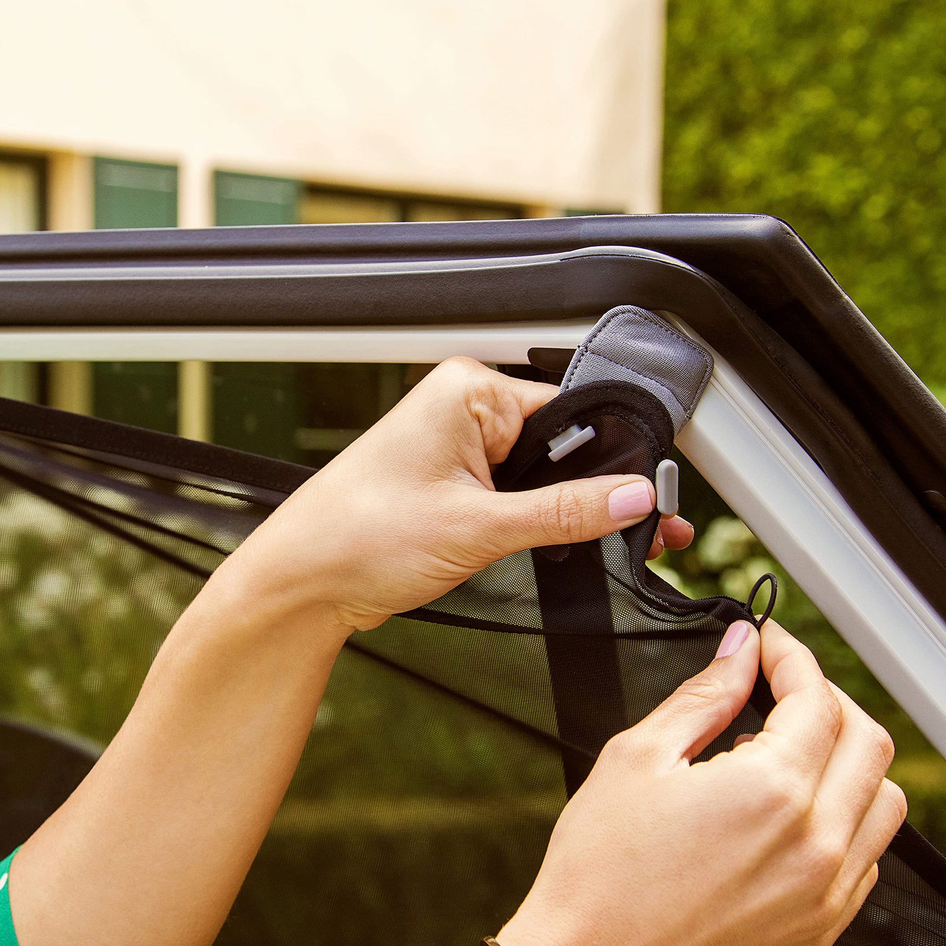 Munchkin Brica Magnetic Stretch to Fit Sun Shade, Black, 1 Pack