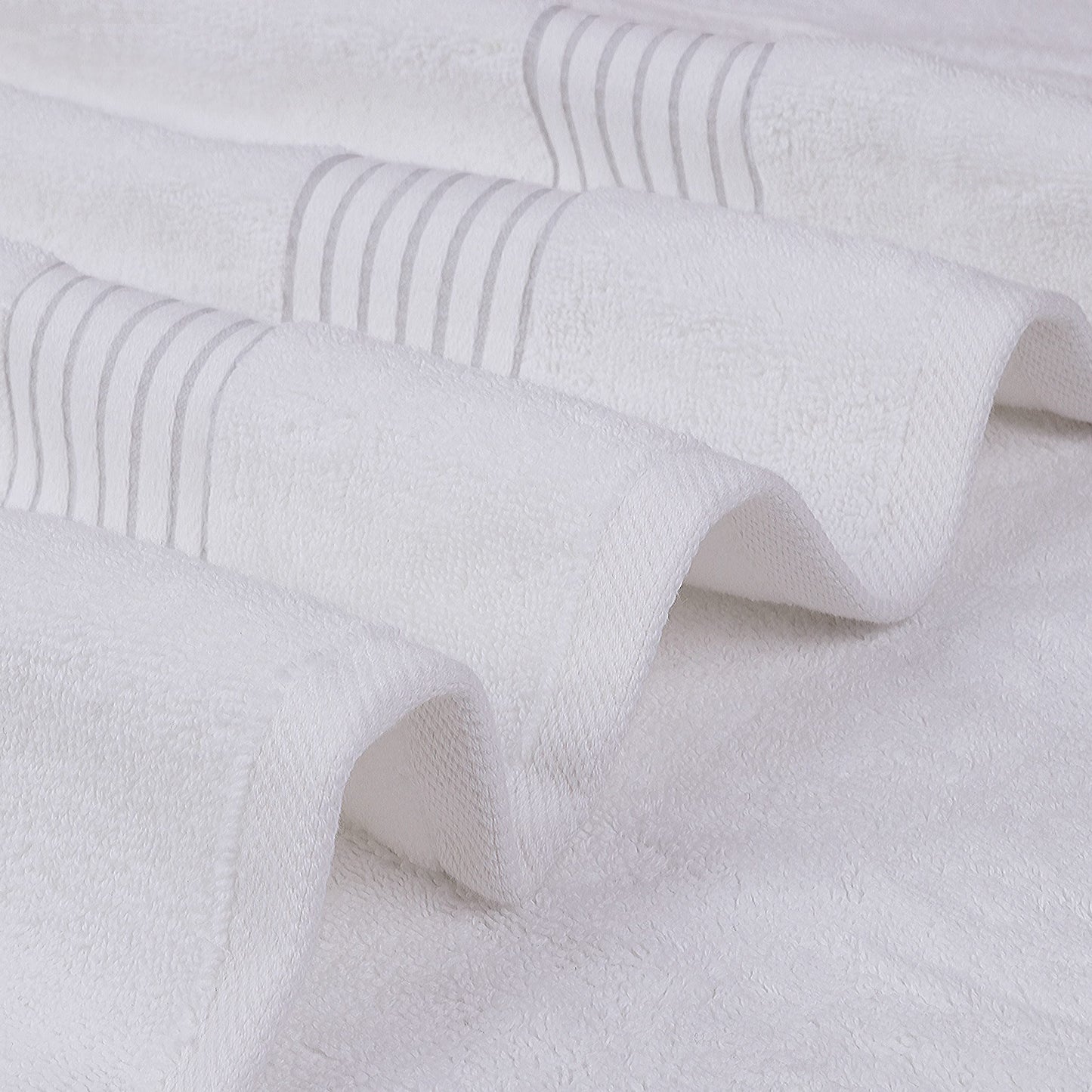 Utopia Towels Premium 100% Combed Ring Spun Cotton Bath Towels, Ultra Soft and Highly Absorbent, 27 by 54 inches, Large Bath Towels, 4 Pack, White