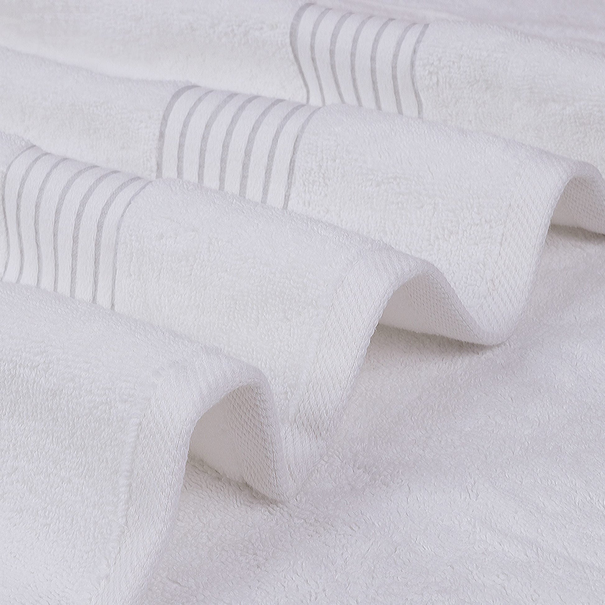 Utopia Towels Premium 100% Combed Ring Spun Cotton Bath Towels, Ultra Soft and Highly Absorbent, 27 by 54 inches, Large Bath Towels, 4 Pack, White