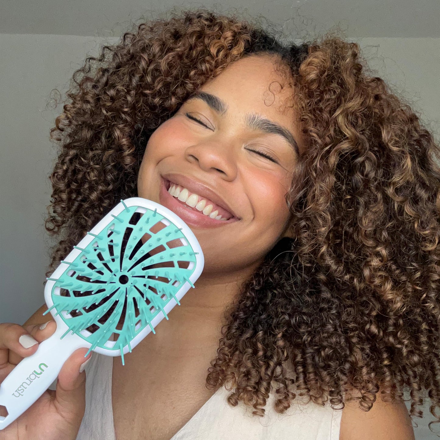 FHI Heat UNbrush Plus — Curly Hair Brush for Gentle & Effective Detangling on Wet or Dry Fragile Hair Types — Detangler Brush w/ 84 UltraFlex Bristles, Ultra-light, Vented, Anti Static Hairbrush FHI Heat