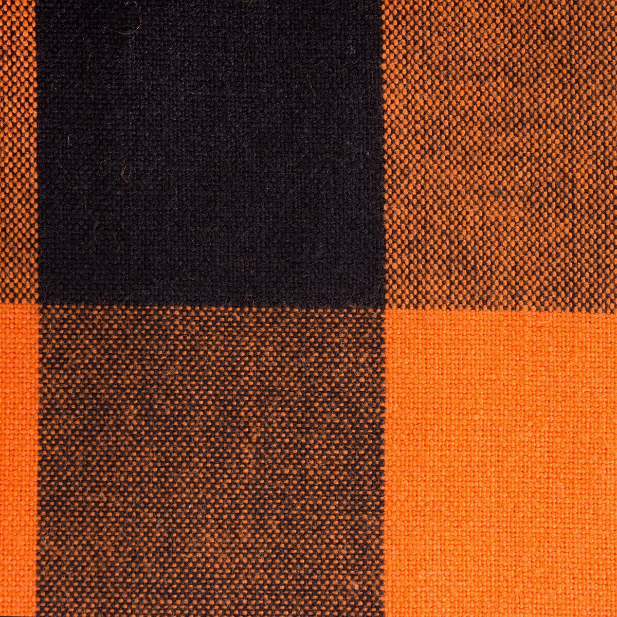Nappe de table DII 100 % coton, lavable en machine, pour dîner, Halloween, ronde de 178 cm, motif à carreaux vichy orange et noir, pour 4 personnes