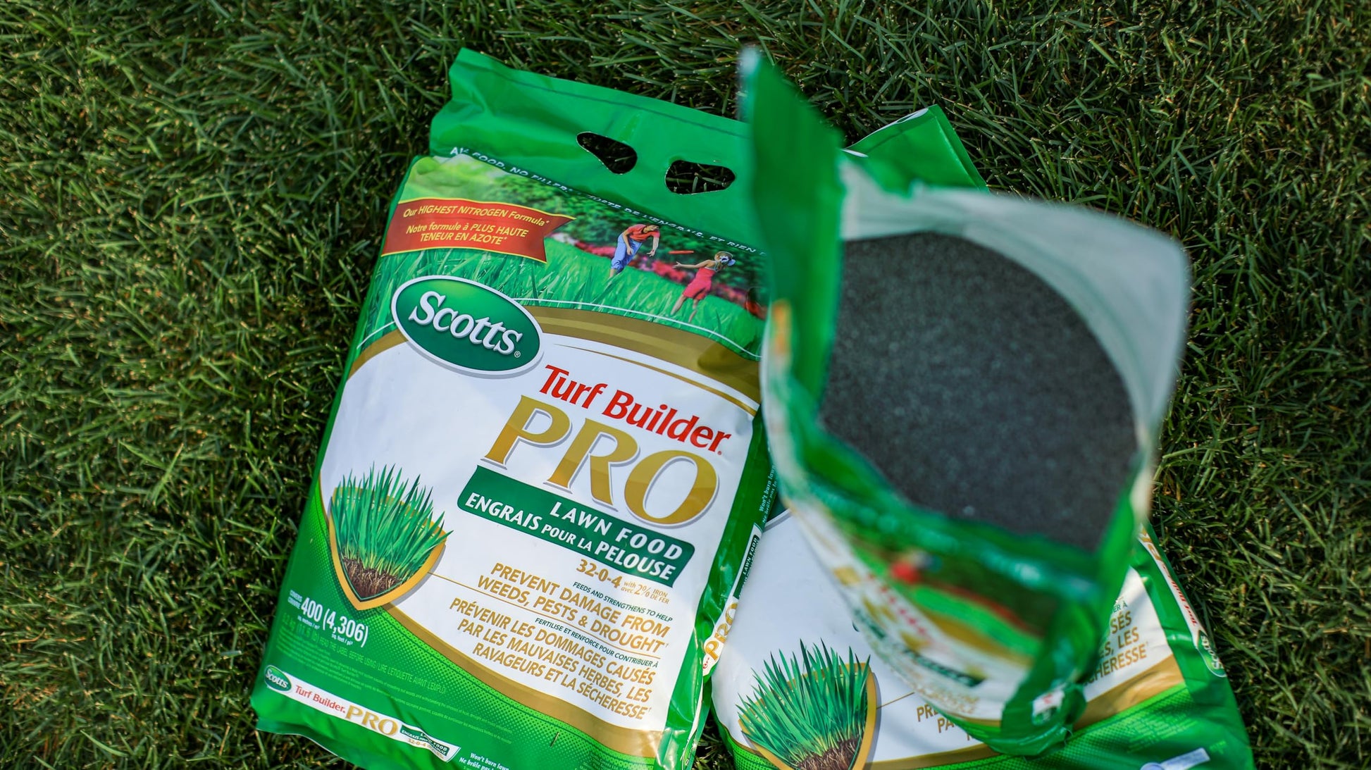 Scotts Turf Builder Pro Lawn Food 32-0-4 5.2kg (400m² Coverage), Lawn Fertilizer Scotts