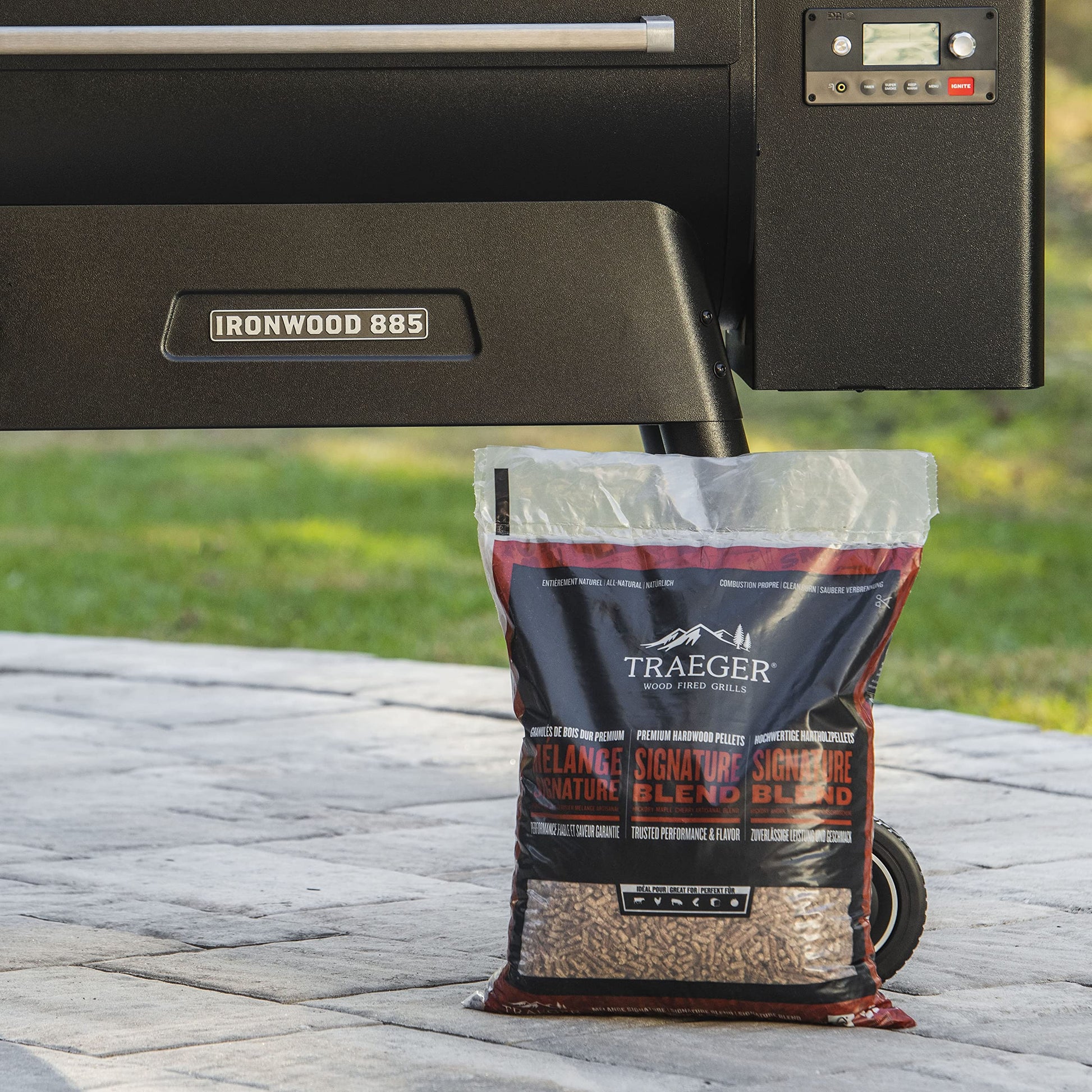 Traeger Grills Signature Blend 100% All-Natural Wood Pellets for Smokers and Pellet Grills. BBQ, Bake, Roast, and Grill, 20 lb. Bag