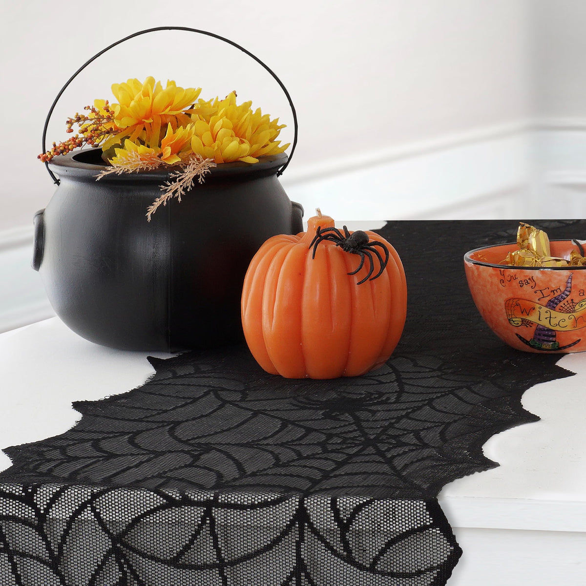 Chemin de table en dentelle Elrene Home Fashions avec araignées d'Halloween rampantes, 33 cm x 178 cm, noir