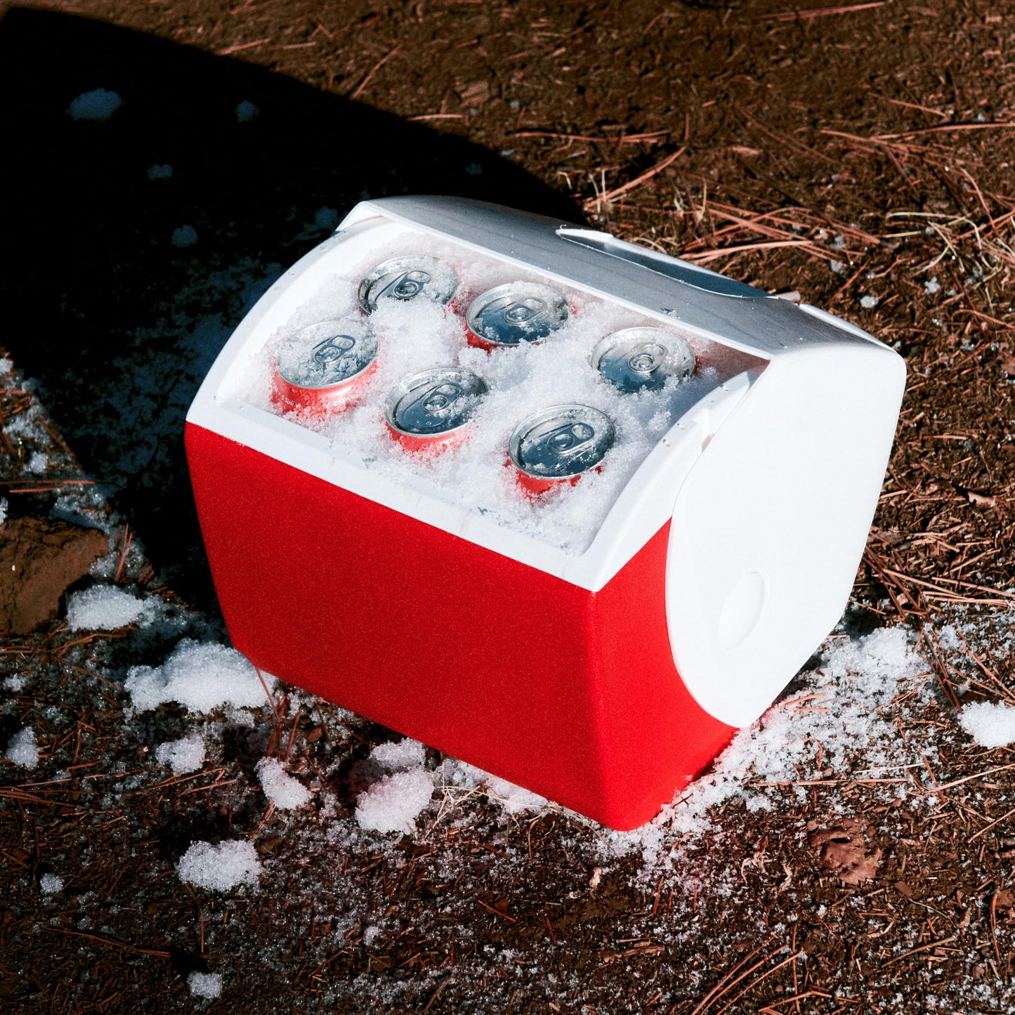 Igloo 7362 11.75 x 8.25 x 12-Inch Playmate PalPersonal Sized Cooler, 7-Quart (Red/White) Igloo