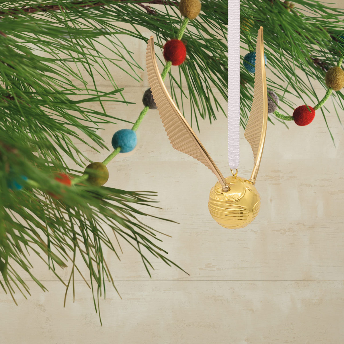 Hallmark Harry Potter Golden Snitch Christmas Ornament, Metal 🍁 All In One Marketplace Canada