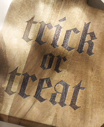 Oneida Serveware, Trick-or-Treat Cheese Board, Made of Acacia Wood, Cheese Server, Halloween Decor Indoor, Perfect for Halloween Party, Fall Decor for Home, Hand Wash Only (1 Piece, 9.6 x 6.8-inch)