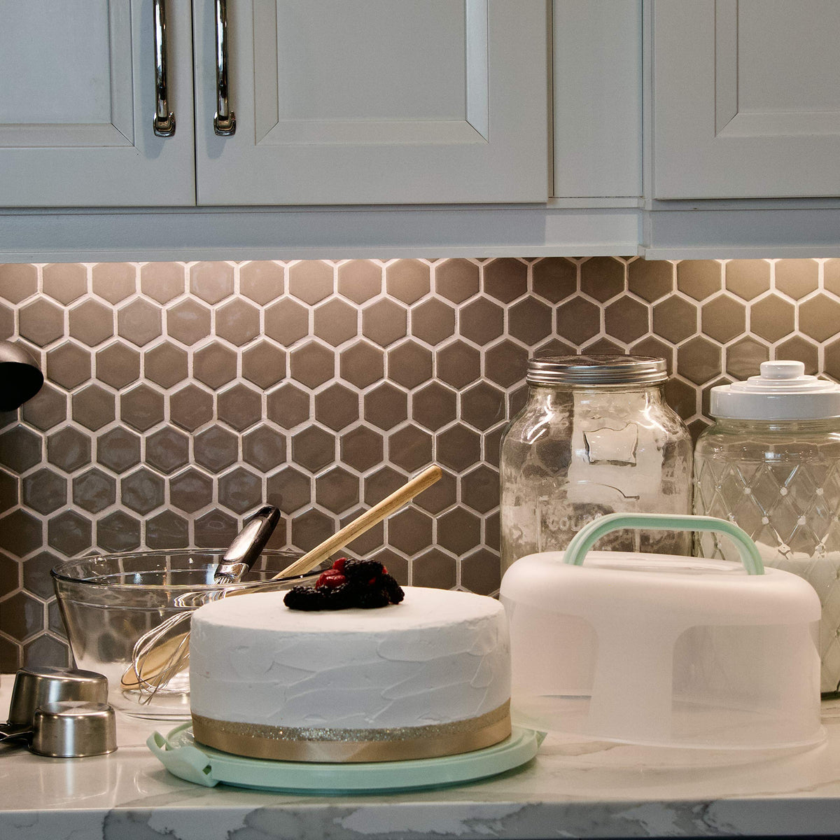 Top Shelf Elements Cake Carrier, Two sided Cake Holder Serves as Five Section Serving Tray, Portable Cake Stand Fits 10 inch Cake, Cake Box Comes With Handle, Stand Holds Pies (Seafoam Green) 🍁 All In One Marketplace Canada
