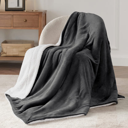 Bedsure Reversible Twin Sherpa Blanket for Bed, Charcoal Black, 60x80 Inch 🍁 All In One Marketplace Canada