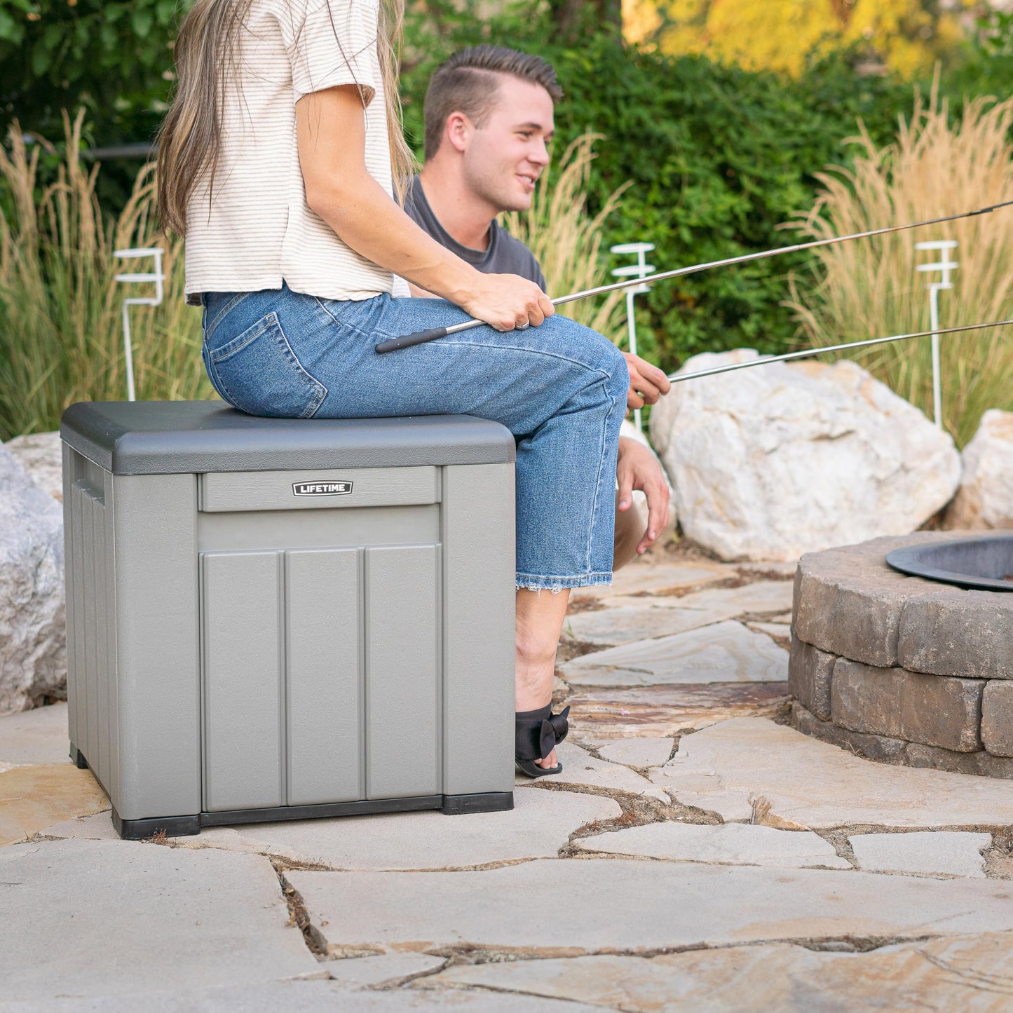 LIFETIME 25 Gallon Outdoor Storage Cube, Deckbox, Brown lid, Storage Box for Gardening Tools, Pool Supplies, Patio Furniture & More LIFETIME