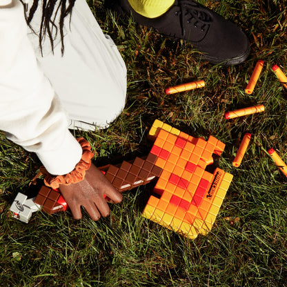 Nerf Minecraft Firebrand, Dart Blasting Axe, 6 Nerf Elite Foam Darts, Design Inspired by Minecraft Axe in The Game, Pull Down Priming, Minecraft Toys Nerf