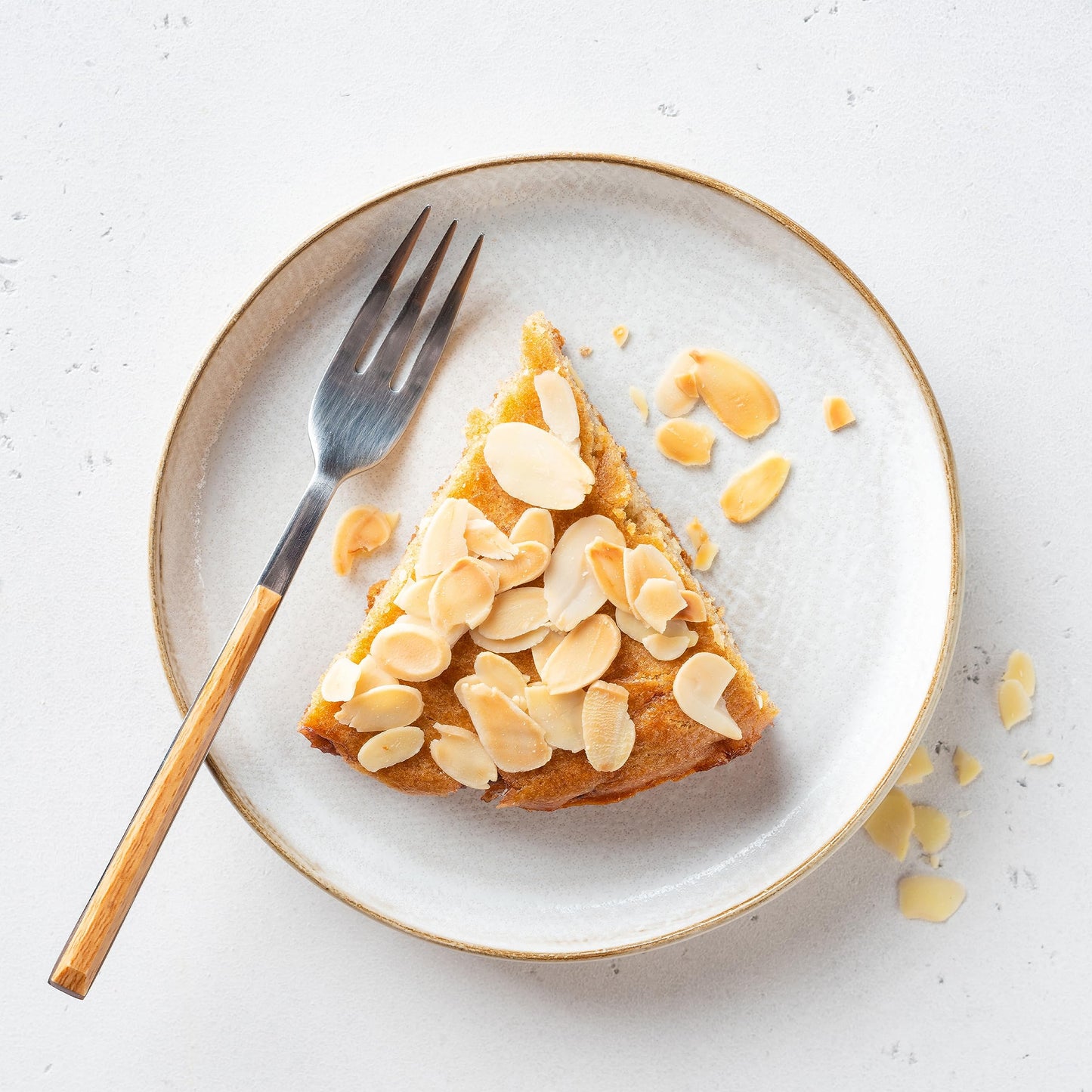 Yupik Blanched Sliced Almonds, Extra Thin, 1Kg, California Almonds, Gluten-Free, Kosher, Raw, Good Source Of Protein, Fiber, Iron & Calcium, Low In Carb - Available at All In One Marketplace Canada