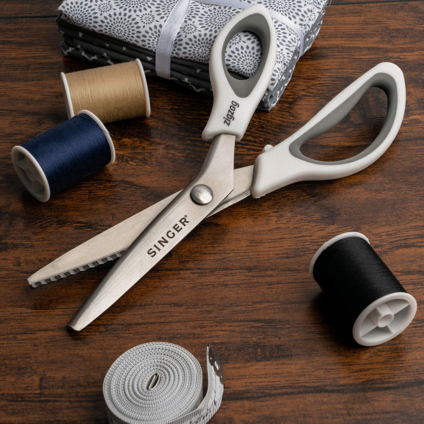 SINGER ProSeries™ 9" Pinking Shears, Stainless Steel No-Fray Zigzag Edge Singer