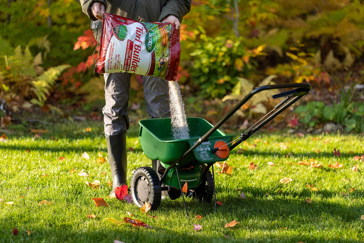 Scotts Fall Turf Builder Lawn Food 32-0-10, 5.2kg (400 sq Meters / 4,306 sq feet Coverage) | Prepare Your Lawn for Winter | Fall Lawn Fertilizer 🍁 All In One Marketplace Canada