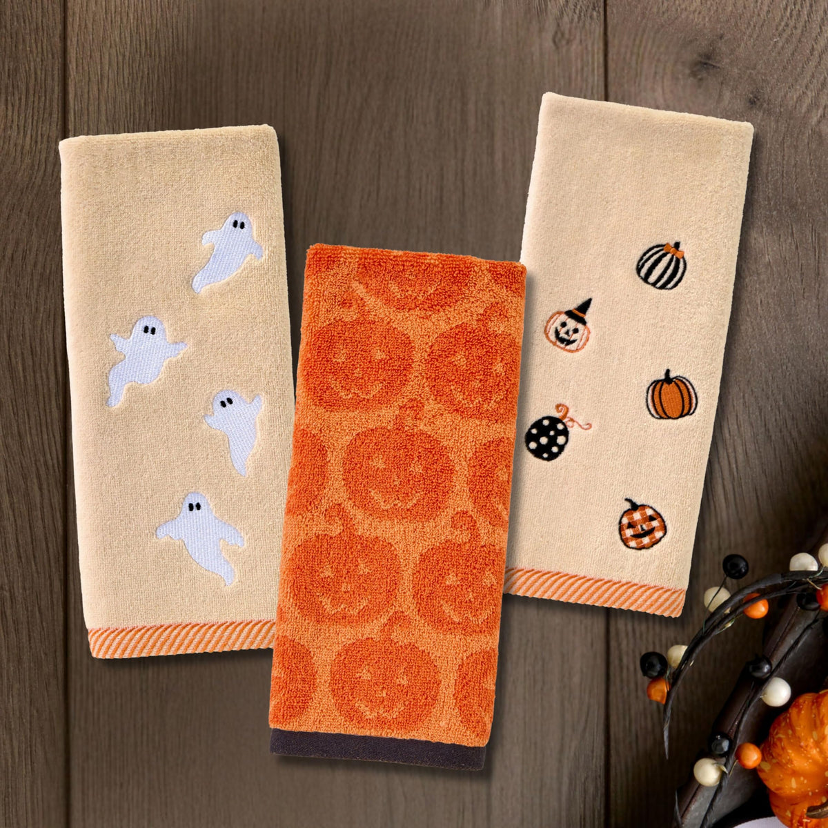 SKL Home Halloween Jack O Lantern Hand Towel 2 pc Set for Bath/Kitchen/Bar & Gift