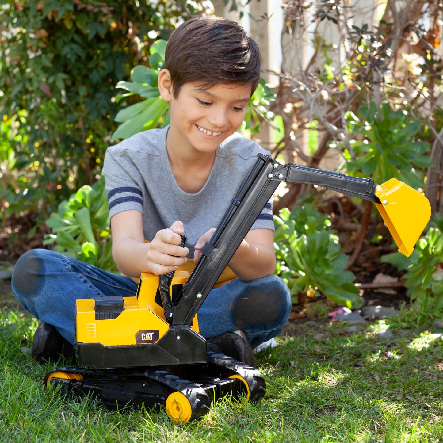 Cat Construction Toys, Steel Excavator 20" - Real Steel Body, Working Metal Bucket & Treads, Ergonomic Handles, Heavy-Duty Construction Vehicle for Indoor/Outdoor Play, Kids Ages 3 + CAT