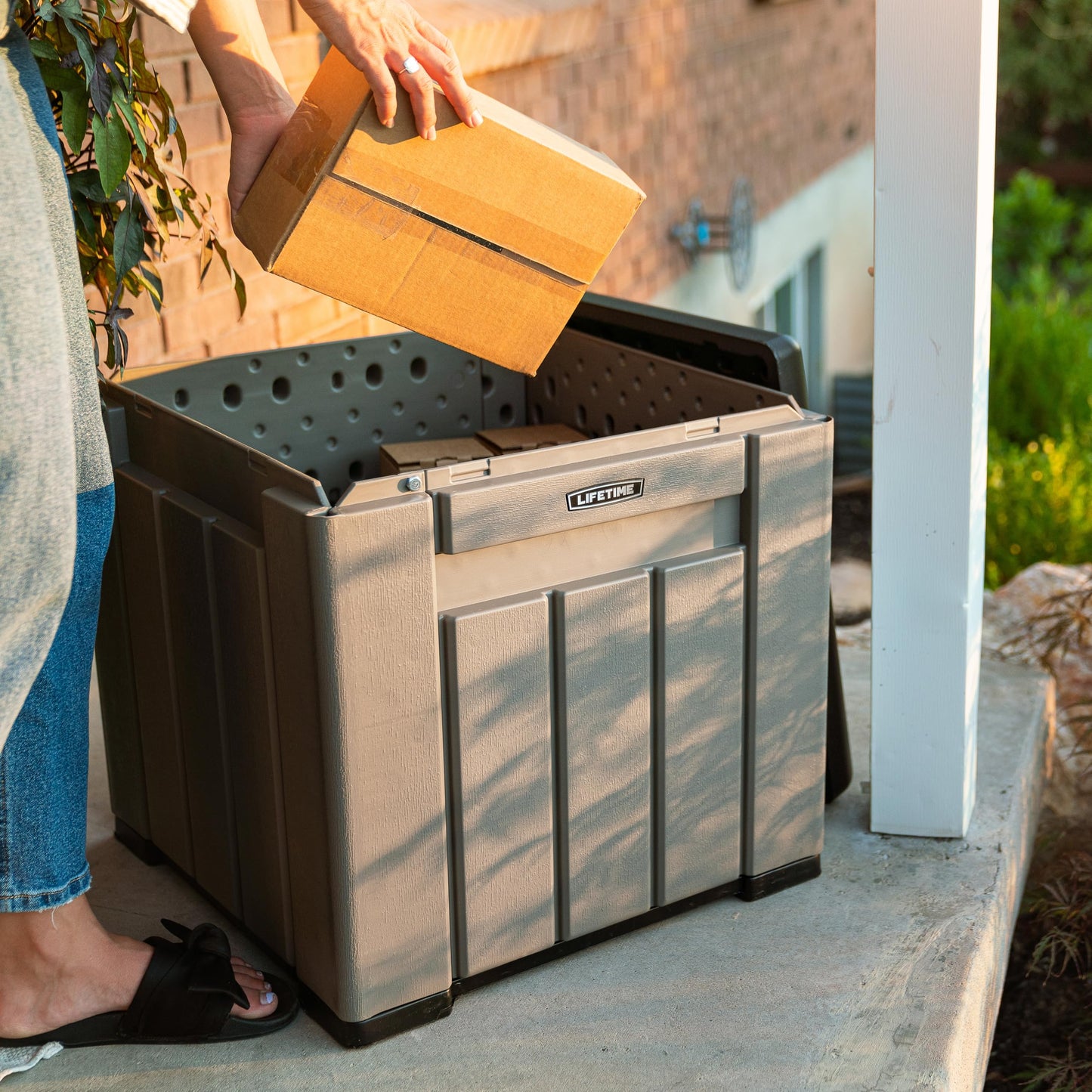 LIFETIME 25 Gallon Outdoor Storage Cube, Deckbox, Brown lid, Storage Box for Gardening Tools, Pool Supplies, Patio Furniture & More LIFETIME