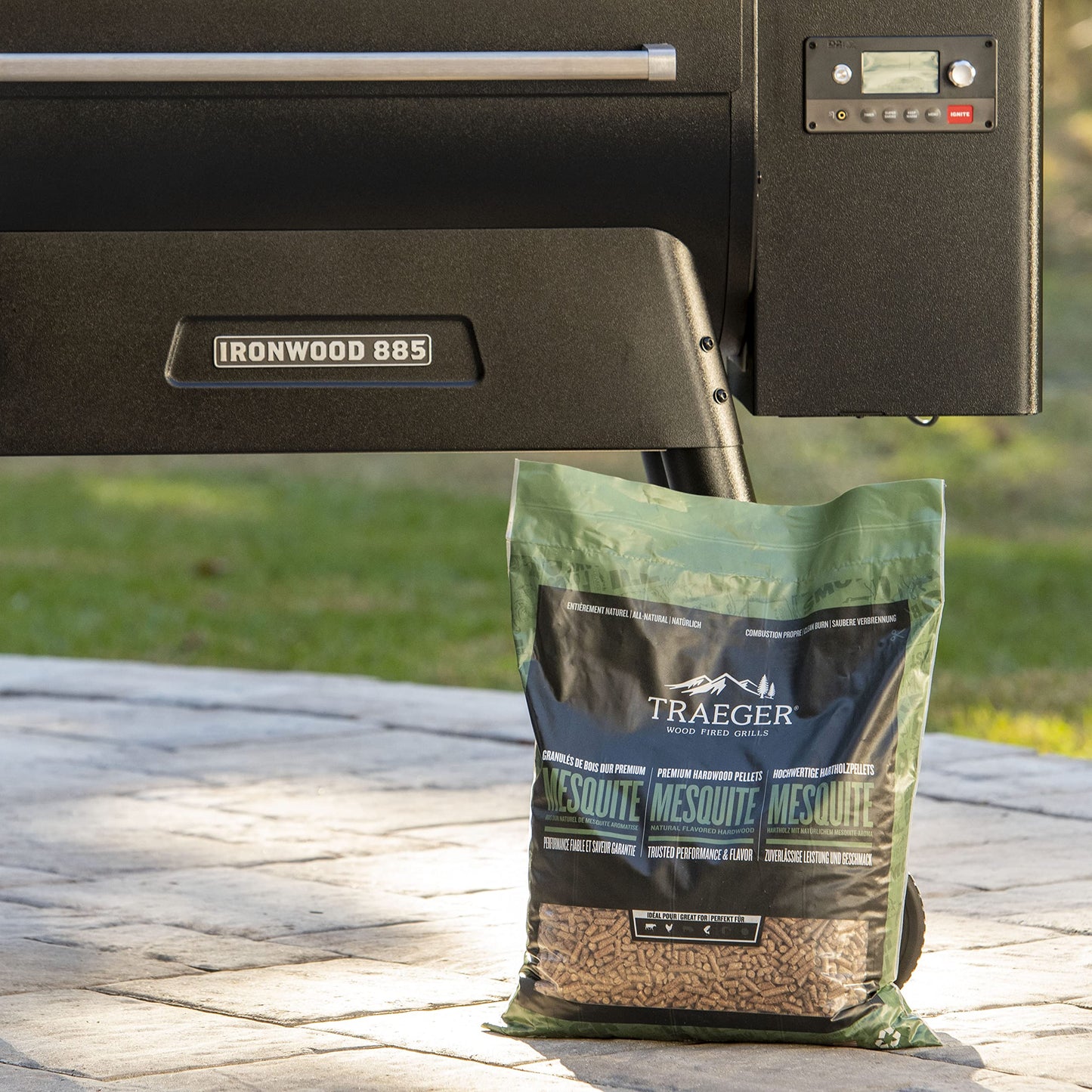 Traeger Mesquite Granulés de Bois 100 % Naturels pour Fumeurs et Barbecues à Granulés. BBQ, Cuisson, Rôtissage et Grillades, Sac de 9 kg