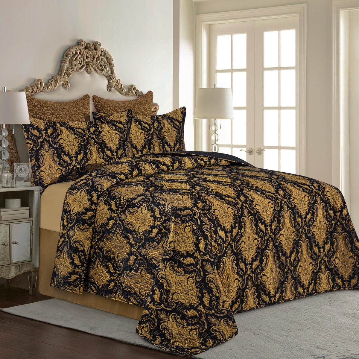 Parure de lit matelassée de luxe Loom and Mill, 3 pièces, couvre-lit damassé classique avec 2 taies d'oreiller, taille Queen, ensemble de dessus-de-lit en jacquard doux et léger pour Halloween, Noël et toute l'année (Noir, Queen)