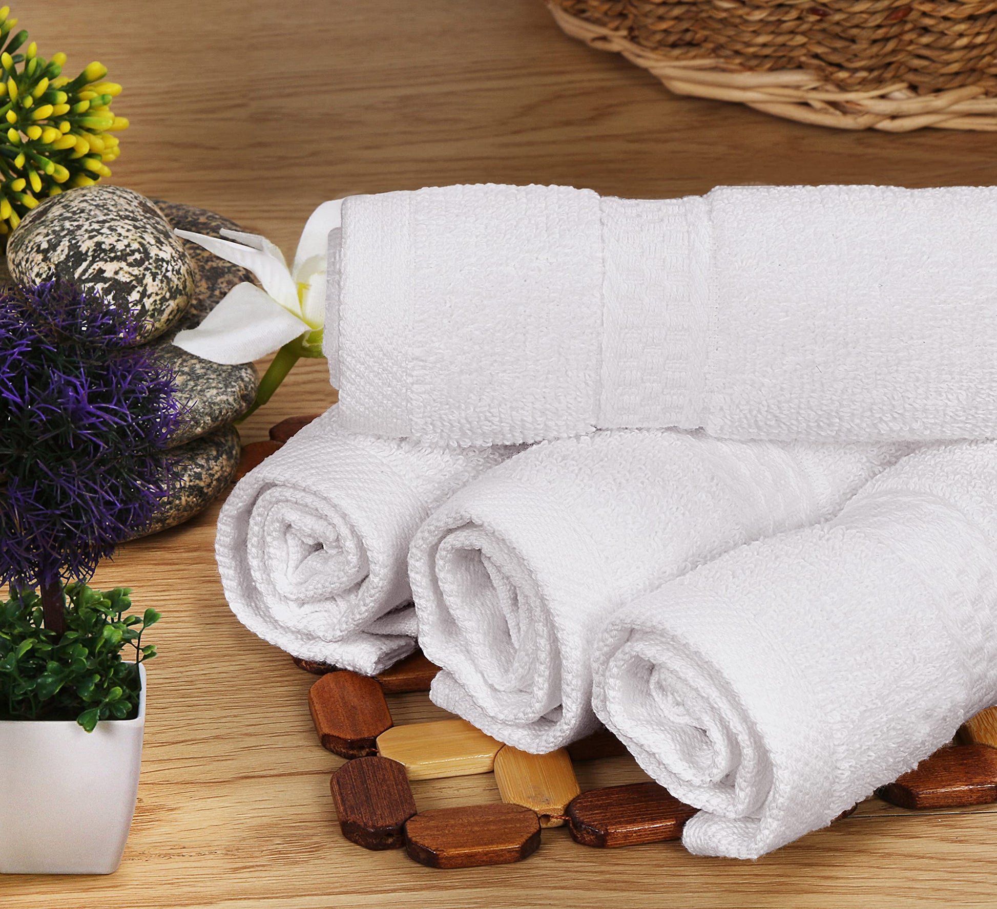 Utopia Towels 8 Piece Premium Towel Set, 2 Bath, 2 Hand, and 4 Wash Cloths, 600 GSM 100% Ring Spun Cotton Highly Absorbent Towels for Bathroom, Gym, Hotel, and Spa, White