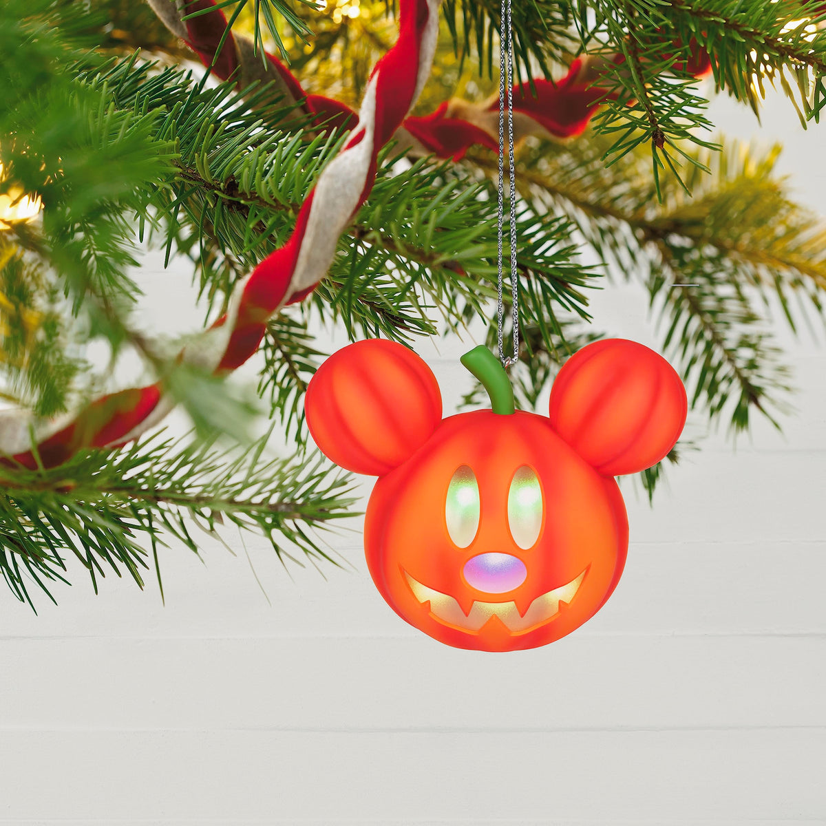 Ornement Hallmark Keepsake Halloween 2023, Mickey Mouse de Disney, citrouille mystérieuse de Mickey avec lumière, cadeaux pour les fans de Disney