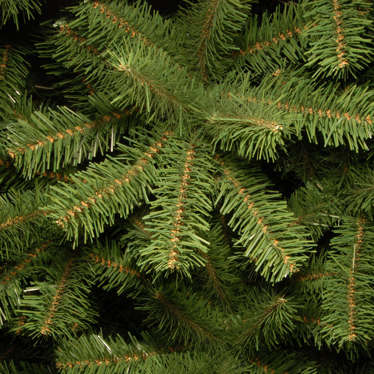 National Tree Company 7.5 ft (2.3m) Unlit North Valley Spruce Artificial Christmas Tree, 1,346 Tips, Includes Stand, Green