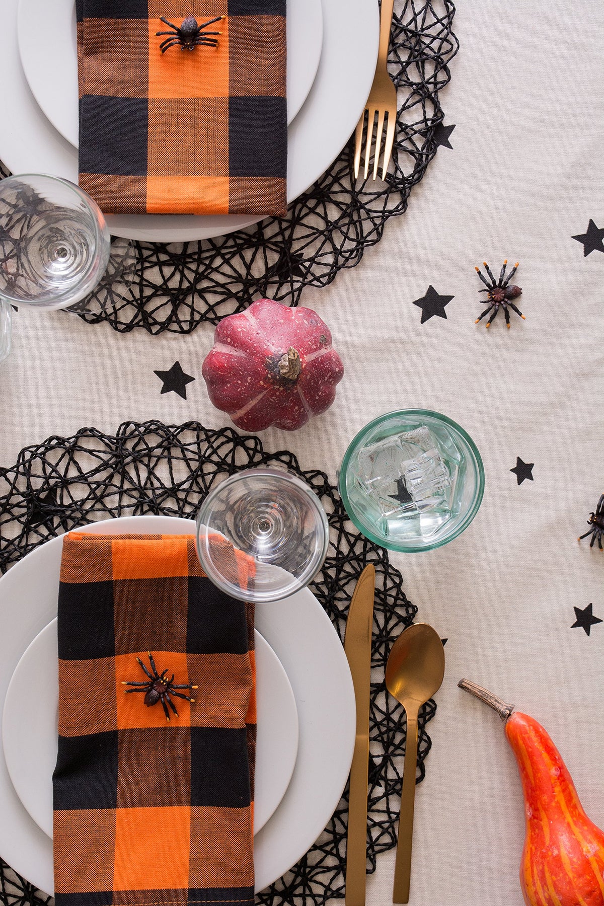 Nappe d'Halloween imprimée DII 100 % coton, lavable en machine, 132 x 132 cm, pour 4 personnes, étoiles et araignées noires